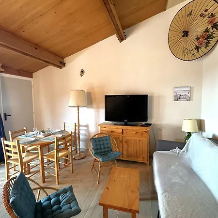 Mazet Victor Pour 4 Personnes Avec Vue Et Piscine Collective A Villa *